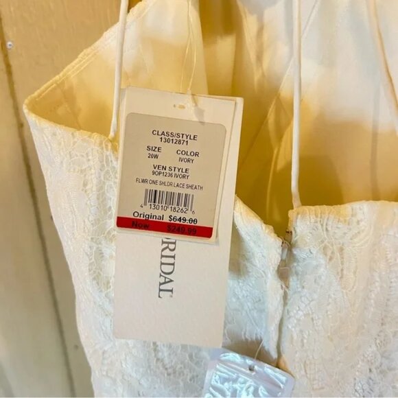 NWT Davids Bridal Collection One Shoulder Sheath Lace Plus Size Wedding Dress - Picture 9 of 9